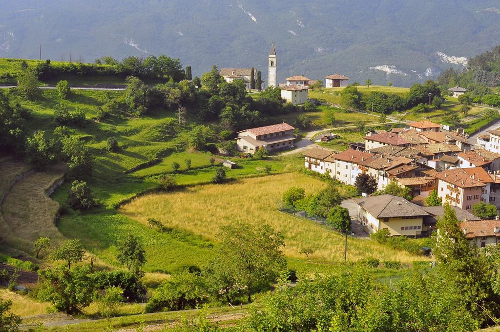 Hotel Santa Barbara Ronzo-Chienis Екстер'єр фото